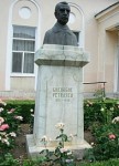 Bustul lui Gherghe Petrascu din centrul Tecuciului