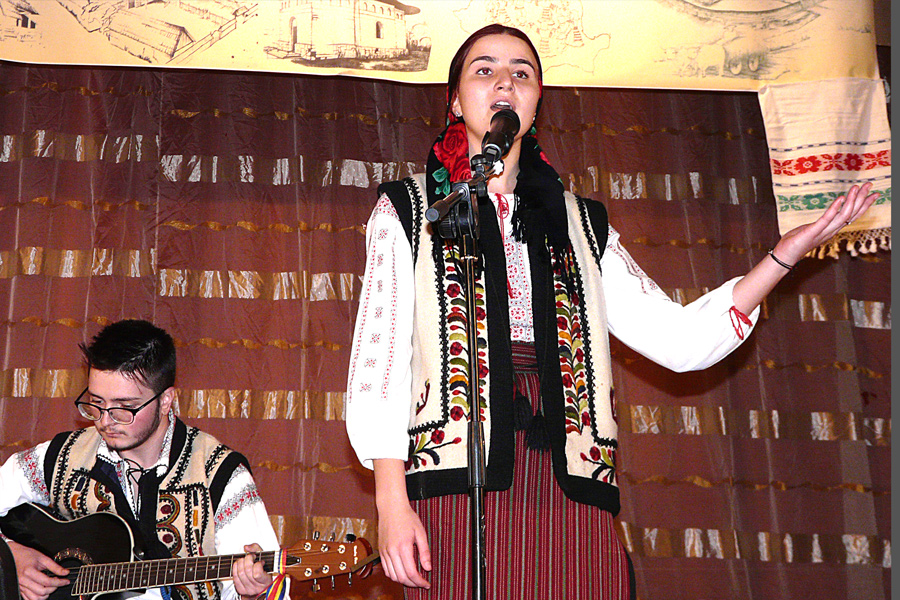 Manifestarea la Tecuci dedicată Anului omagial al satului românesc 2